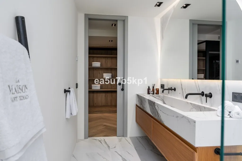 61a80c91-3b89-49a1-b7d3-88e5bd1c3f05