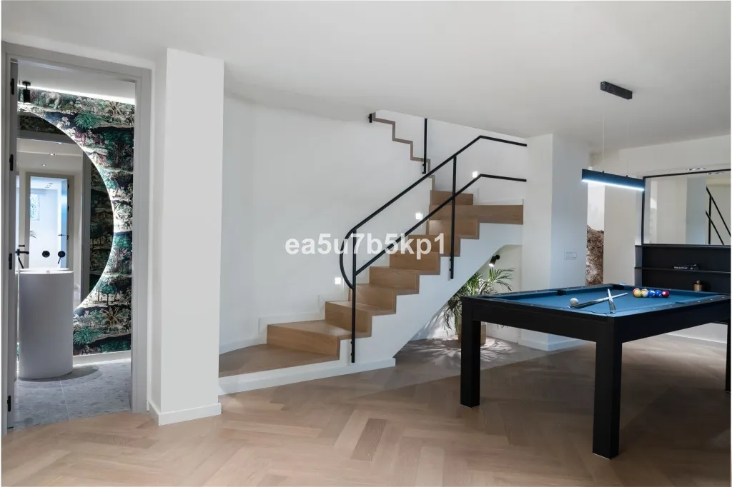 a37868fe-ae37-43a8-a501-6647bcb08743