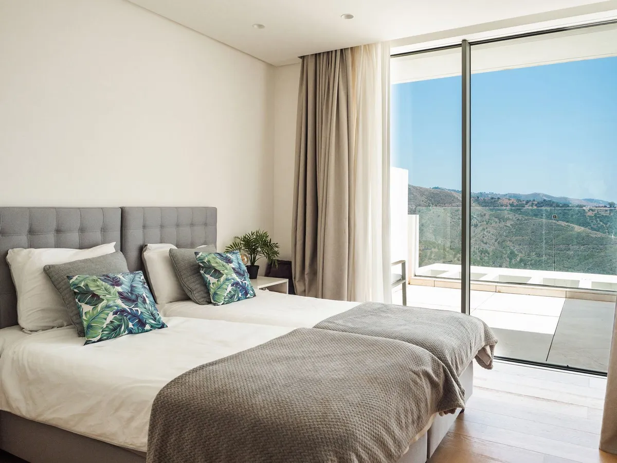 7e5b756a-740d-4db3-8658-b04240a62c32