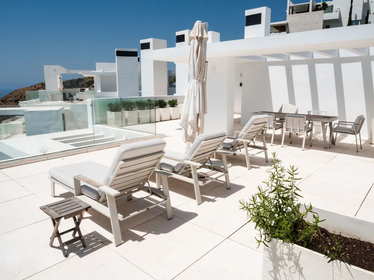 8cf67cc4-fc1b-45dd-9a72-f5aaef2d913e