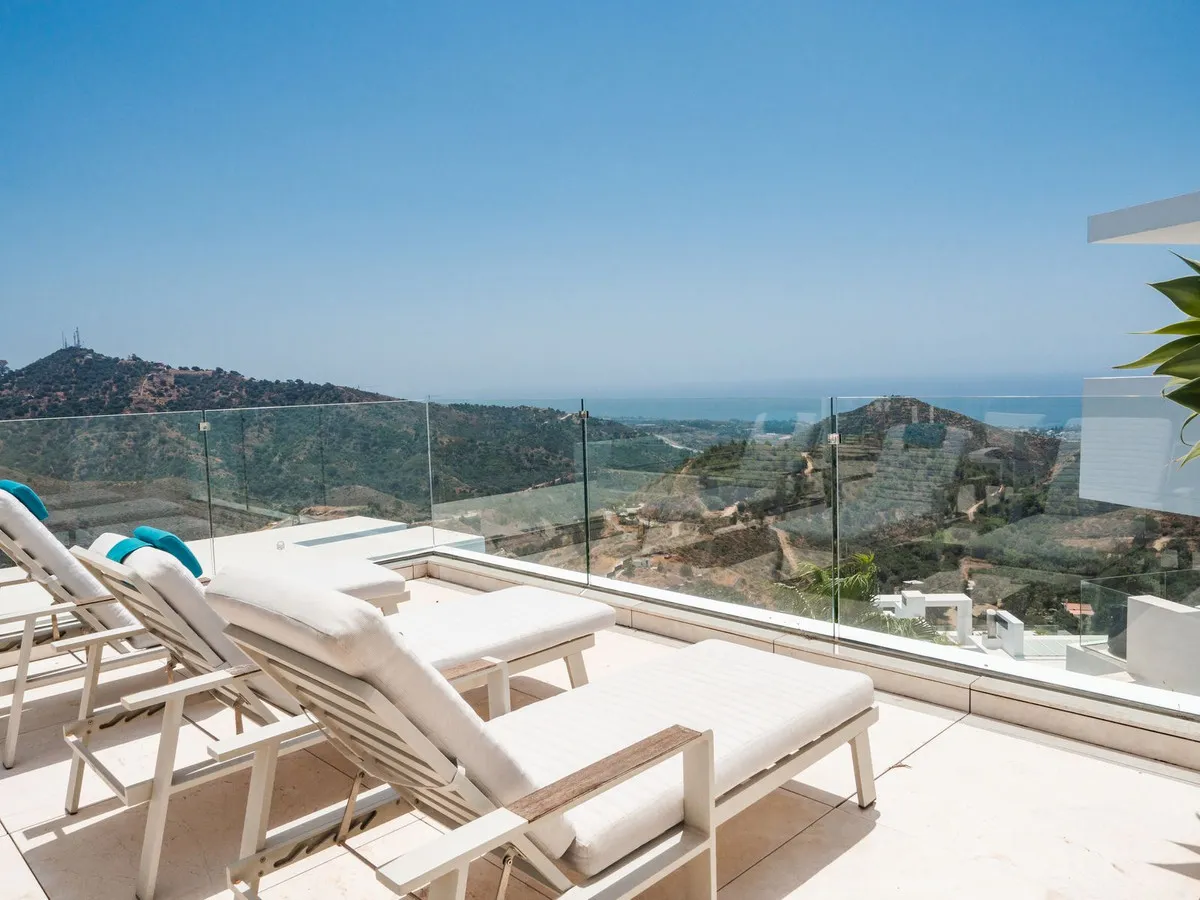 e90056a7-fa73-461f-a5a9-facbdef8b78e