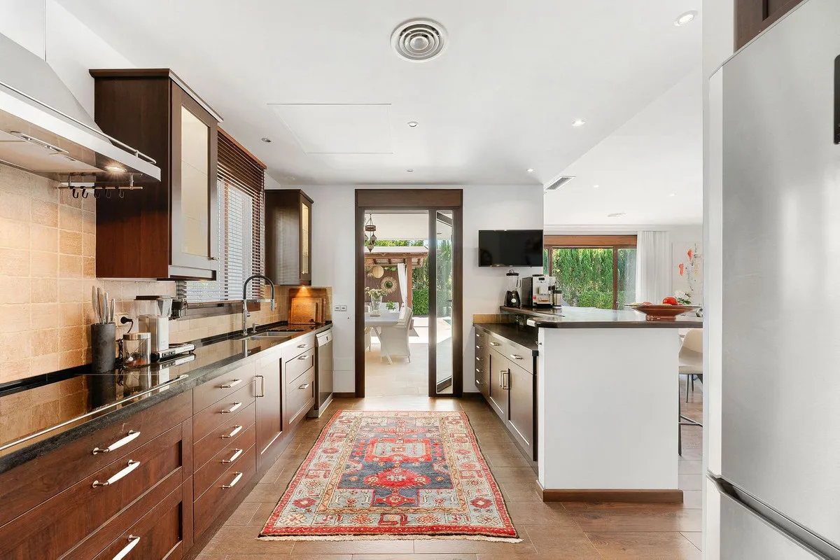 e4885085-2264-49cc-b2c1-9b0e66b6bfb0