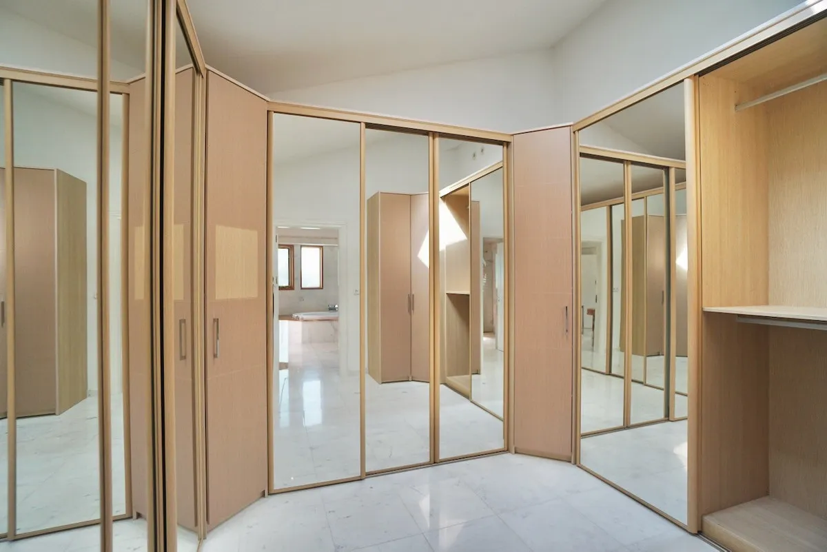 a077a079-8ce1-4863-8f86-b6406d31c2fa