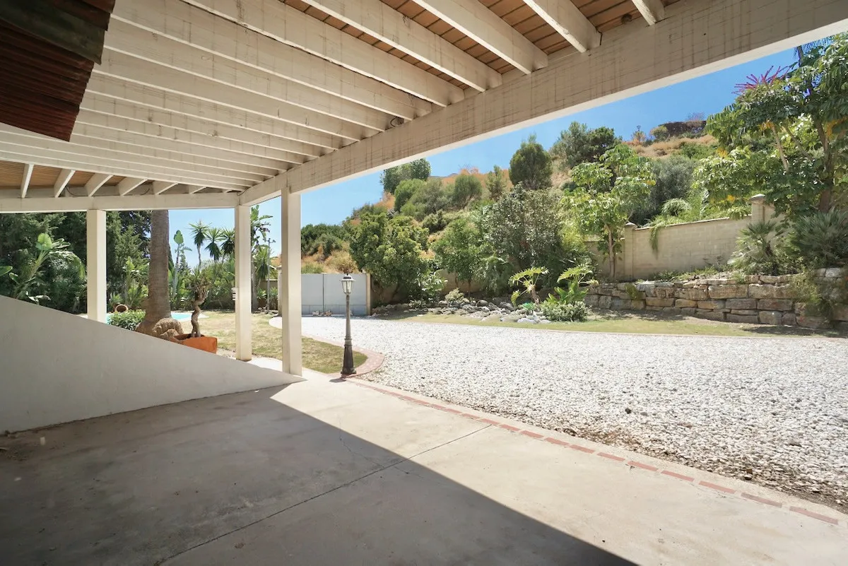 b9e9cdb2-6307-44ae-87bd-cb3fb1a2ad48