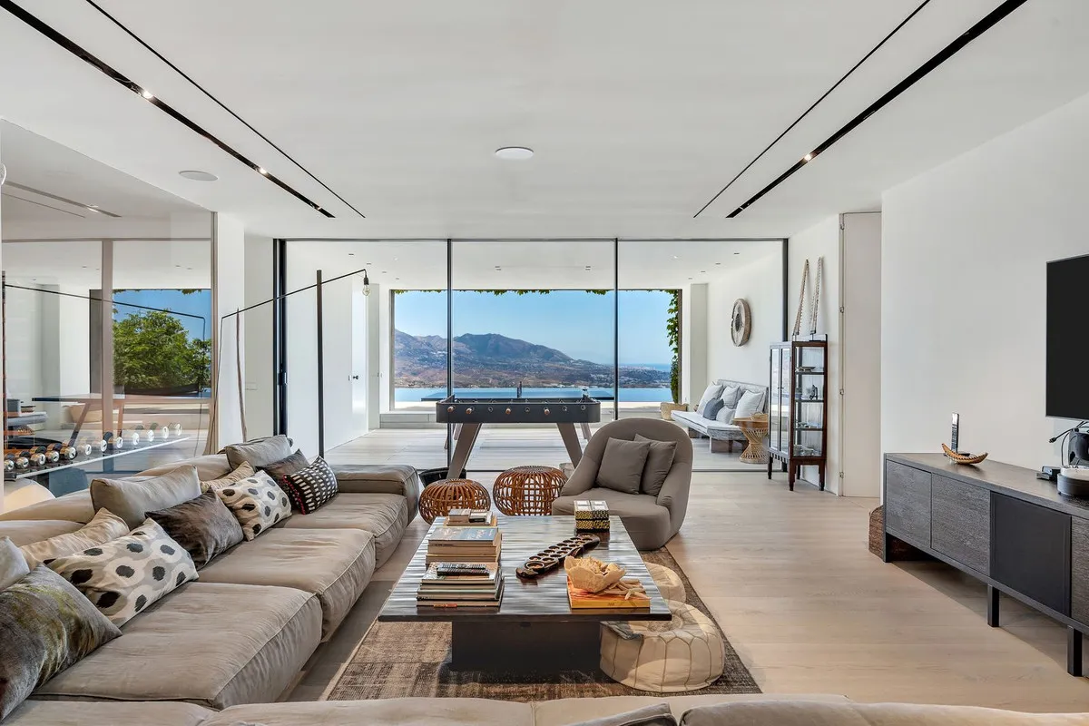 74db68ae-0255-4d6c-b81a-a1e6eff87e2c