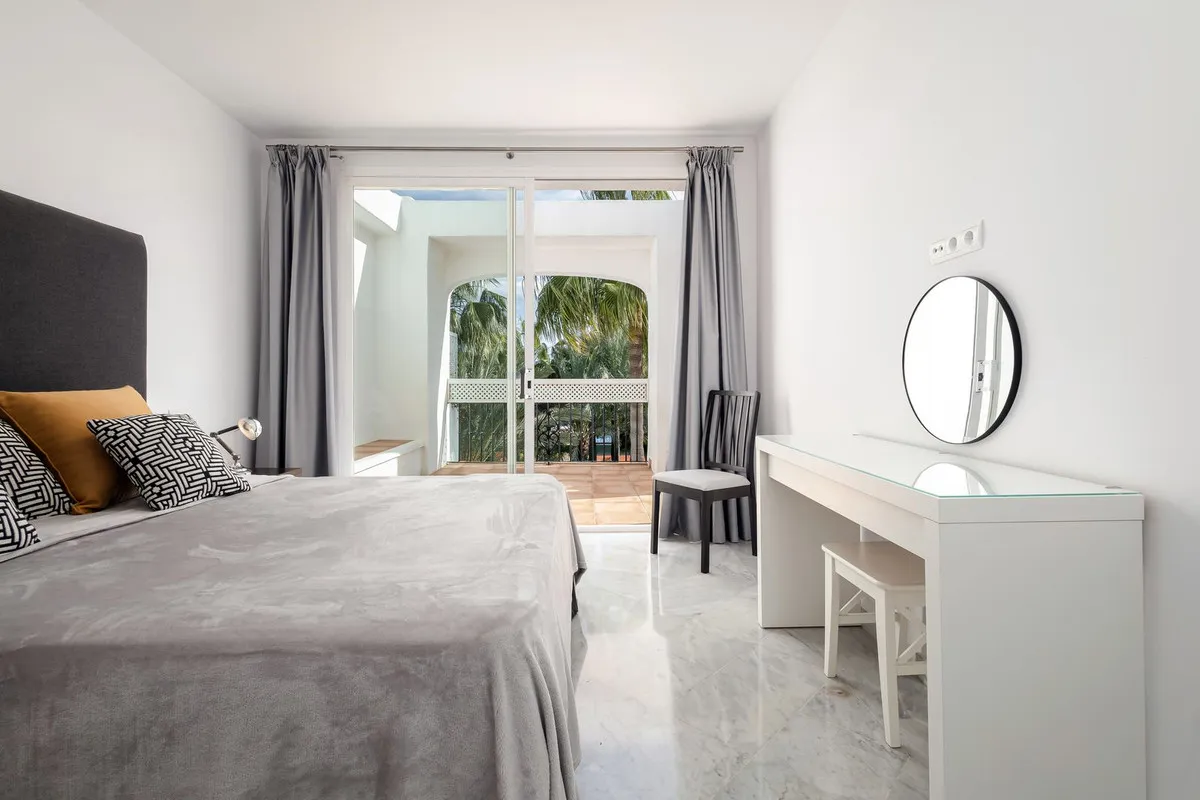 fb0c951d-9a52-4d00-924e-f822bf894a9d