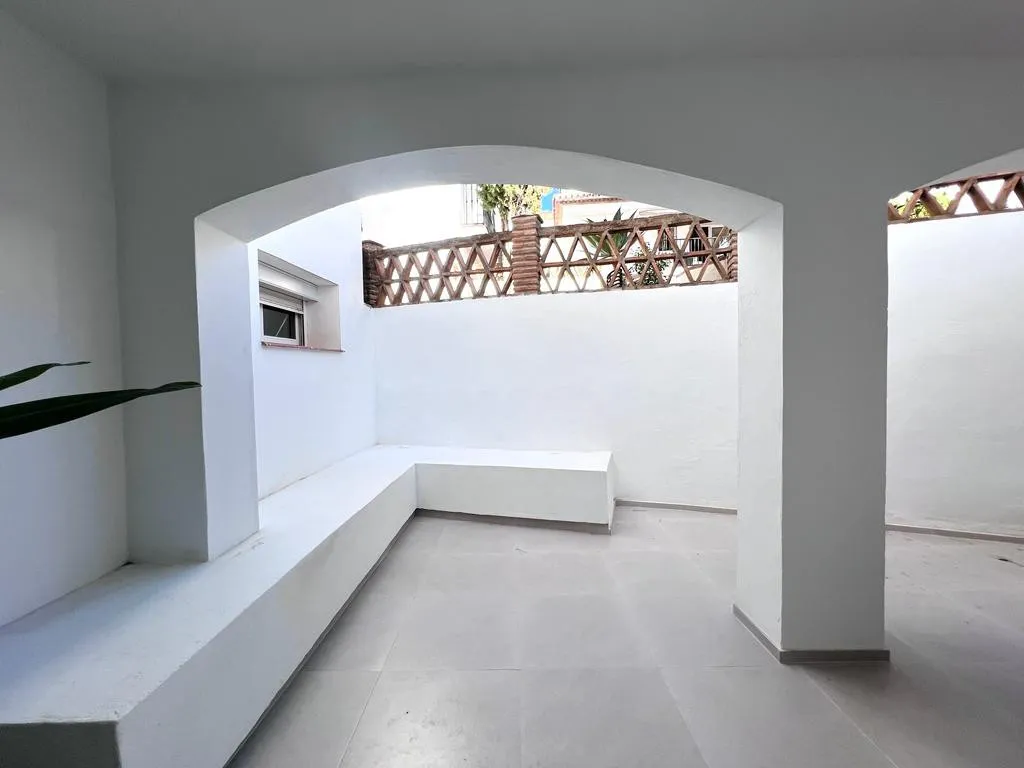 0f17aa00-a6c0-433a-bf77-6549bd509ba3