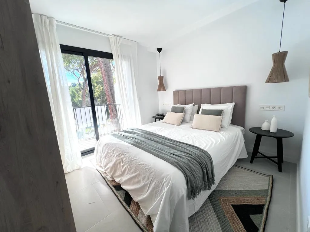 f6cd4054-33d4-4c75-ac32-e7898de59728