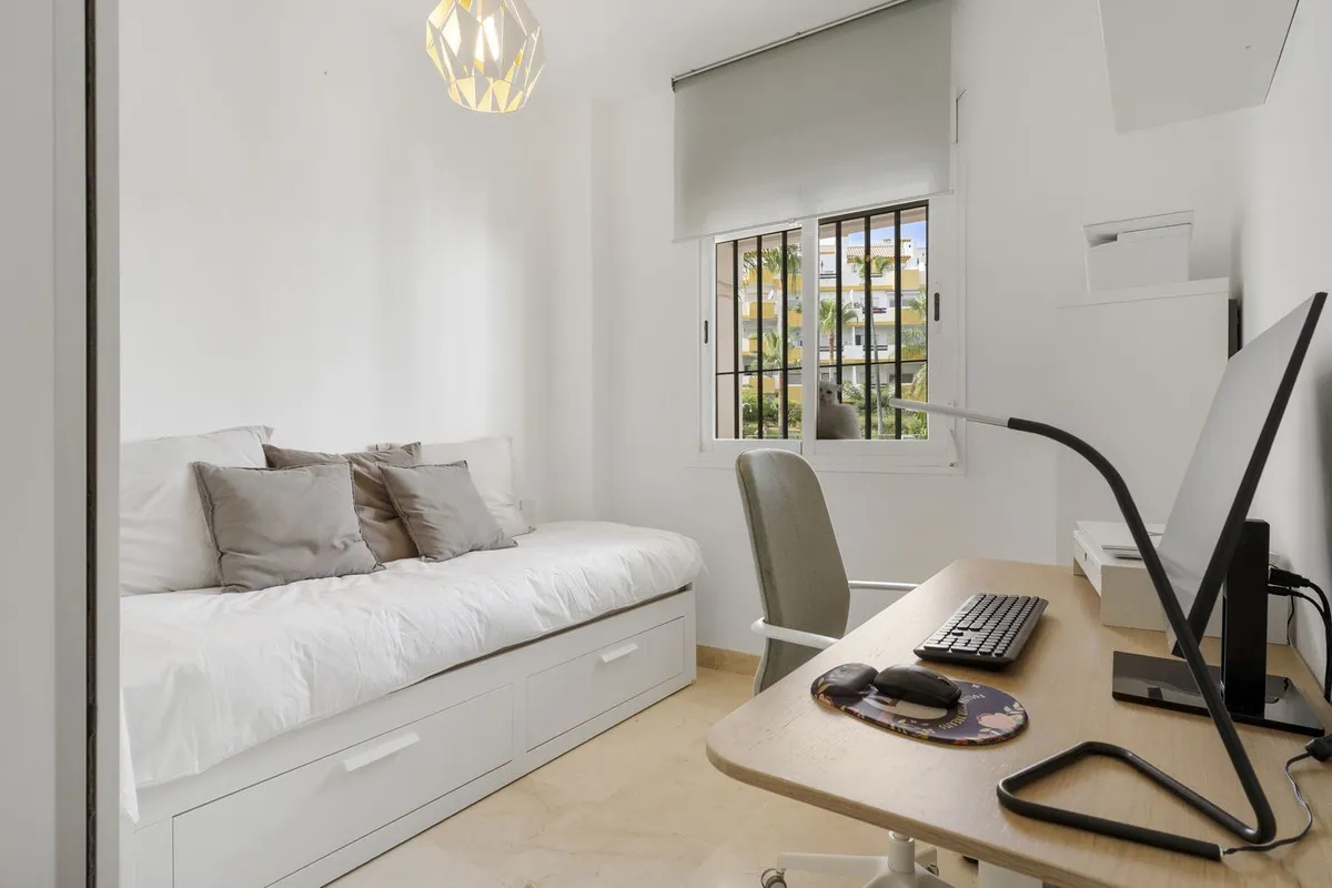 b946d484-78ab-4d63-bd99-fde43888c763