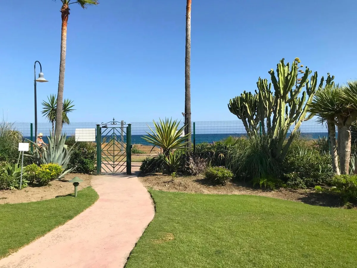 fe0d7585-b0a4-4db0-9921-49c47443a73e