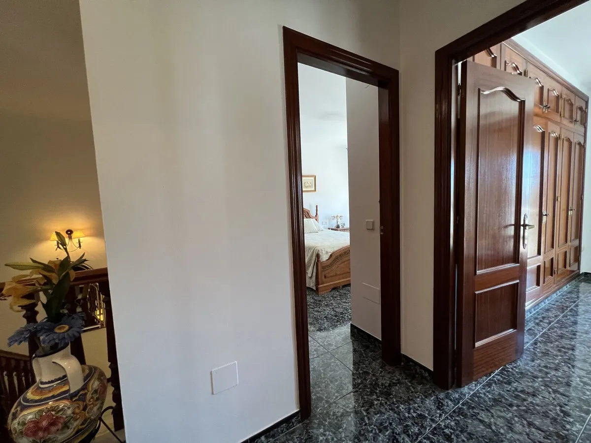 25003ae6-0bcf-4325-990d-1ffe81831d40