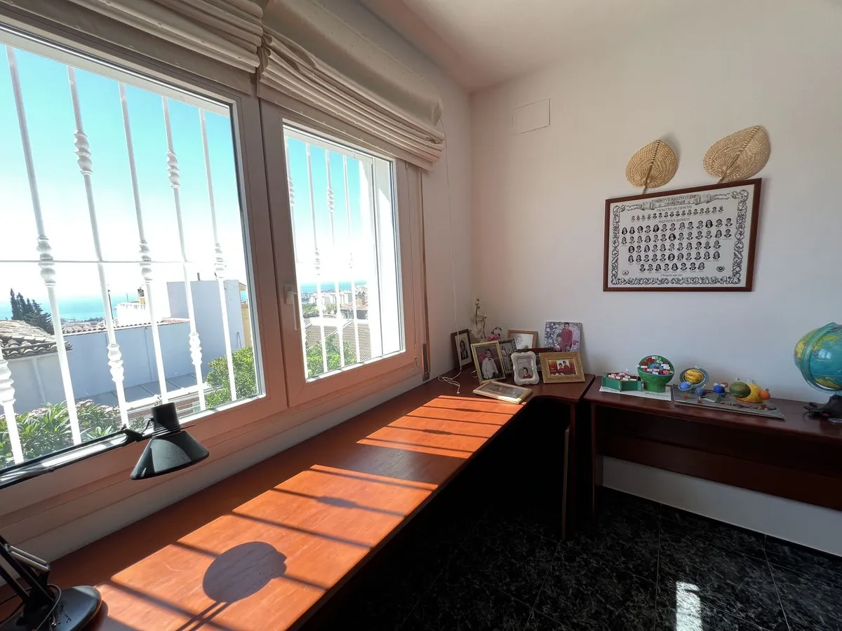 2b0d69ed-766b-41e0-9cc4-40b9ea8caea3