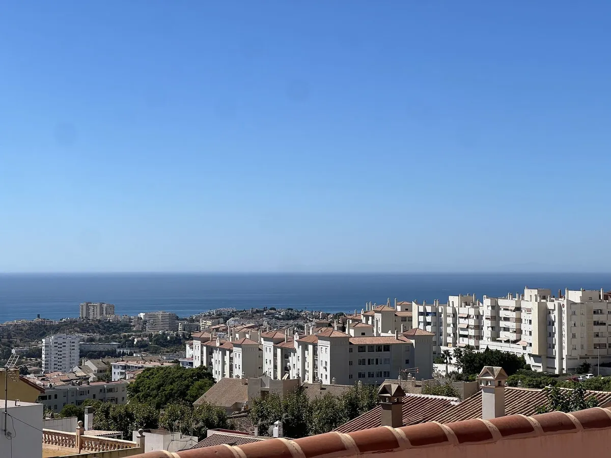 90f09e3b-4c5f-4706-8c6a-1d1412fc9fe1