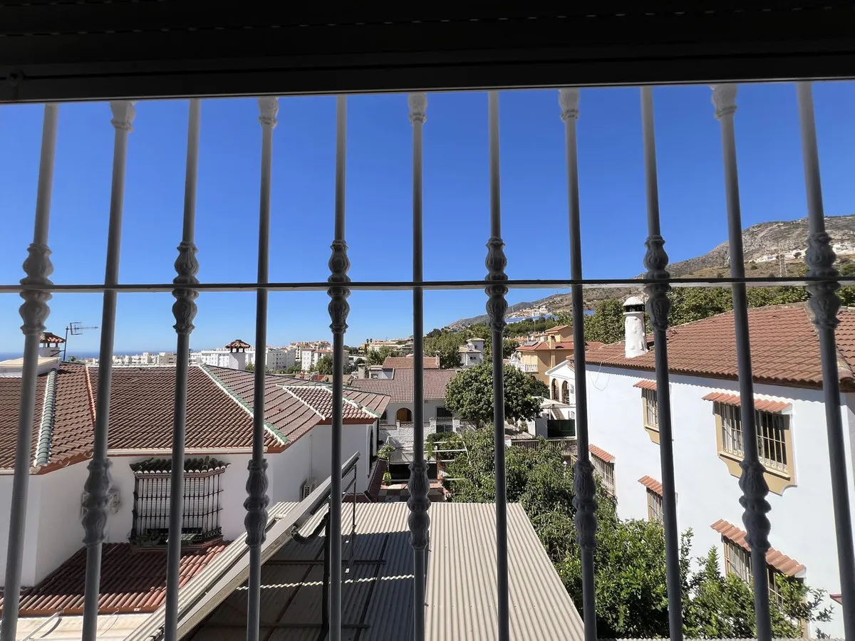 e864b9dc-5fd7-42b4-984e-6f68de8b0c12