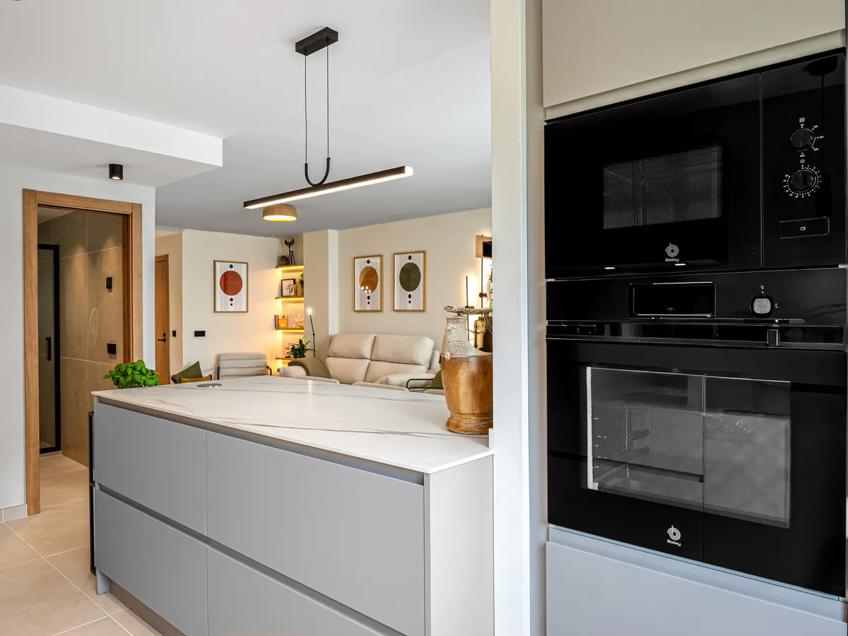 1b064002-3bd9-4cc9-ab33-5a762b0b8301