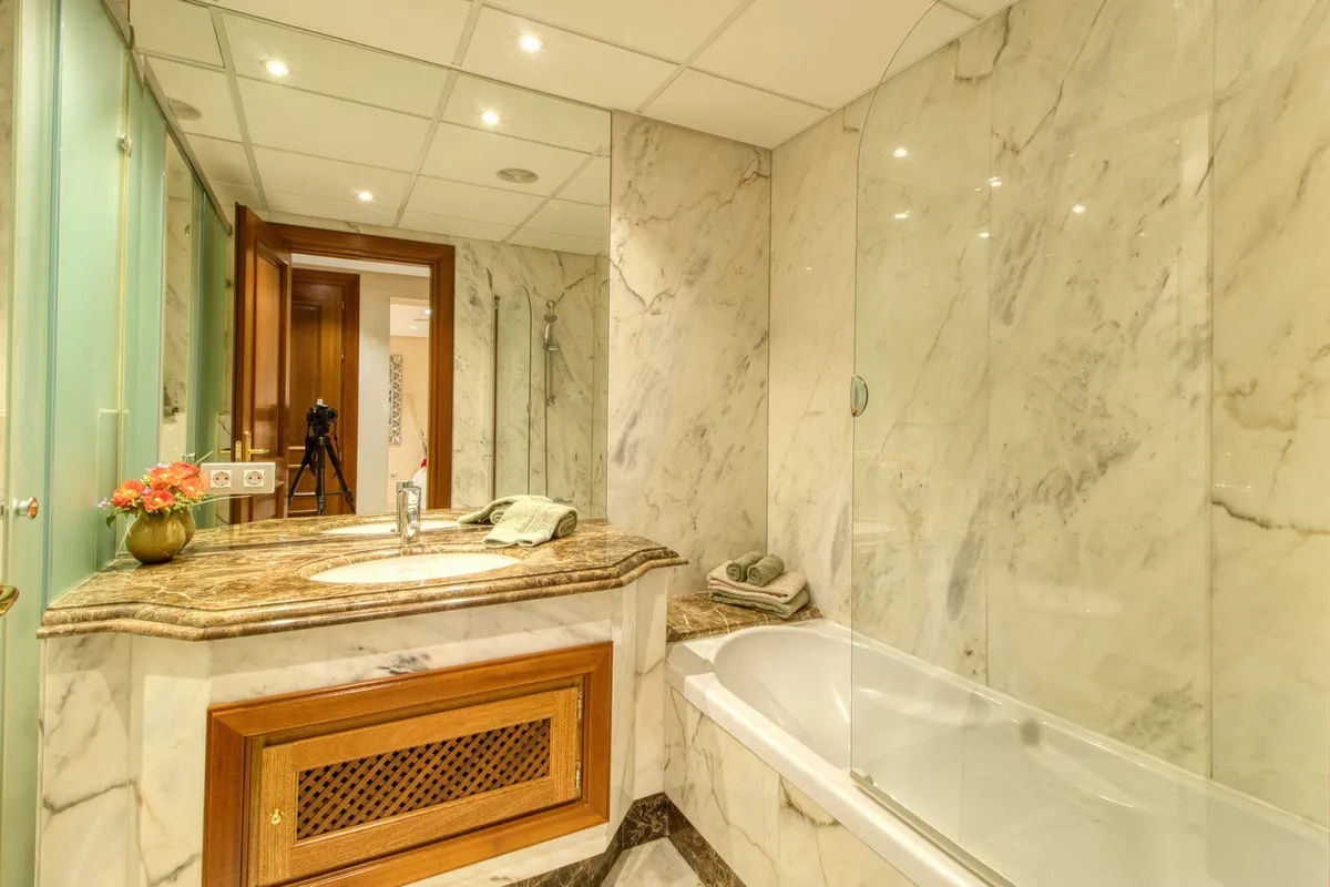 ae033da6-163e-40ed-81db-babc7e7676cc