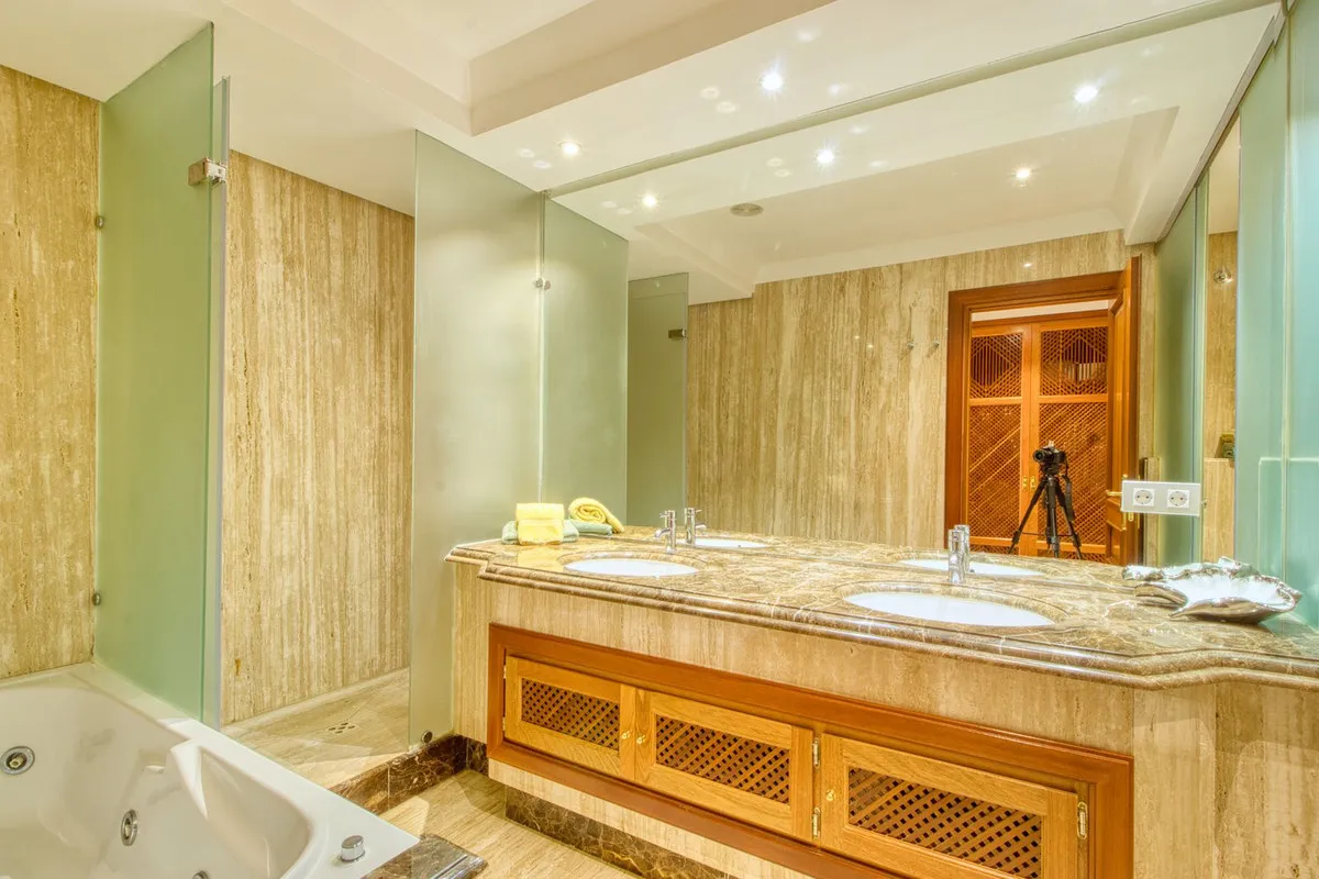 b726270b-cd9e-4540-a327-0e462cf945bf