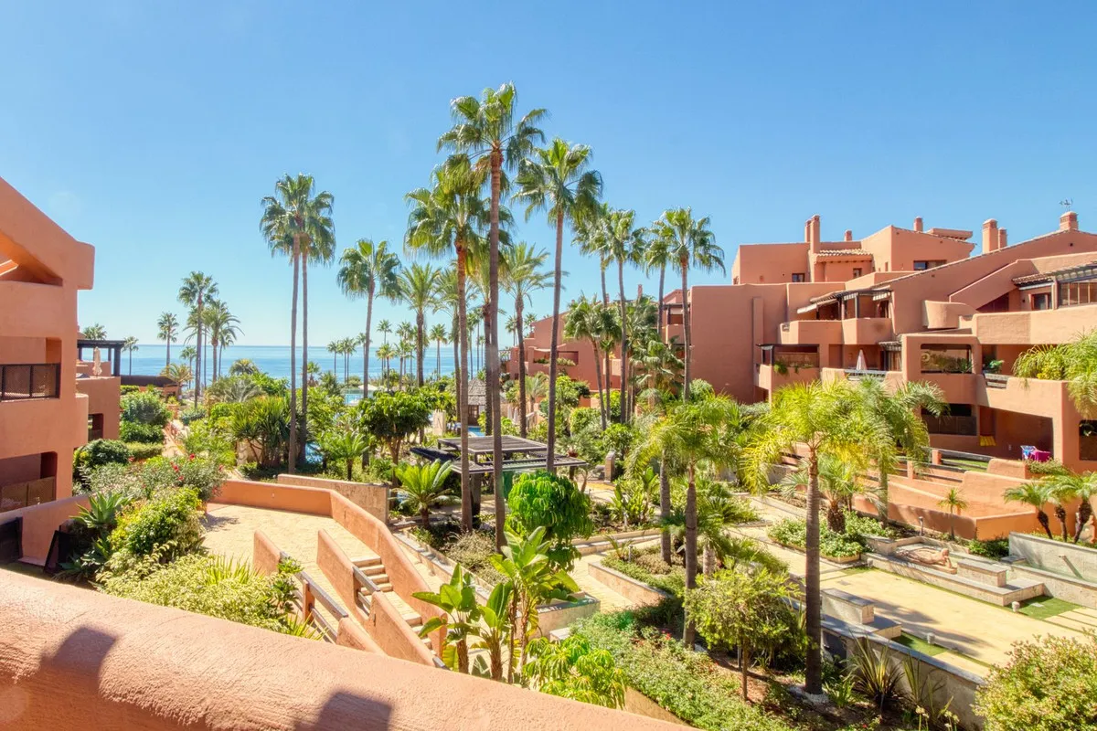 c9173957-612e-494d-b4d7-6be627ad5b91