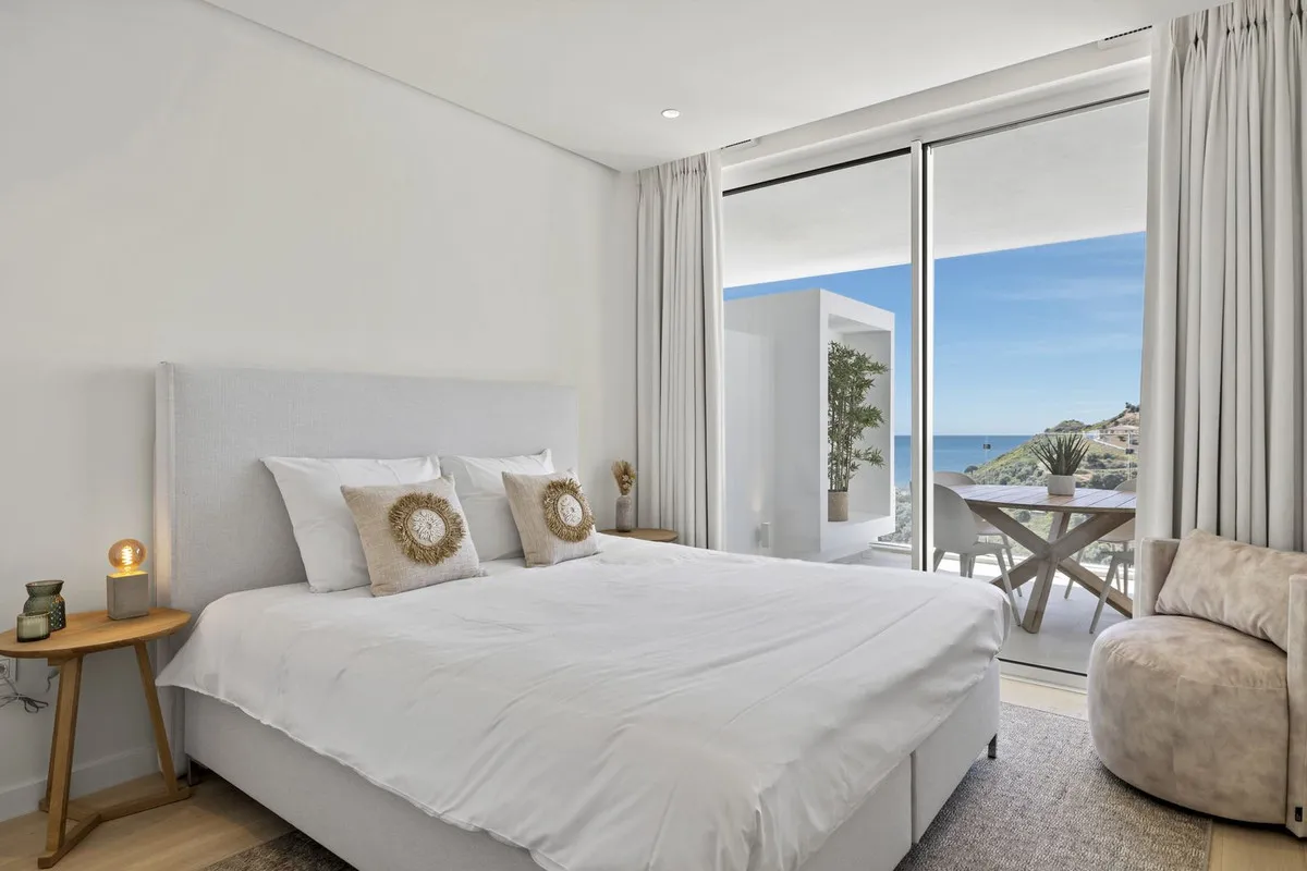 2bff203a-0a00-4445-8c06-74bcd18aa29d