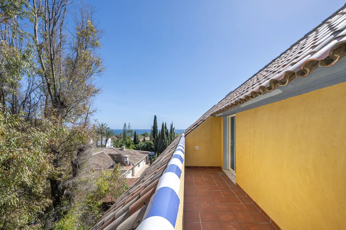 9da3038a-2bb1-430a-bba4-35f3e0e8463d