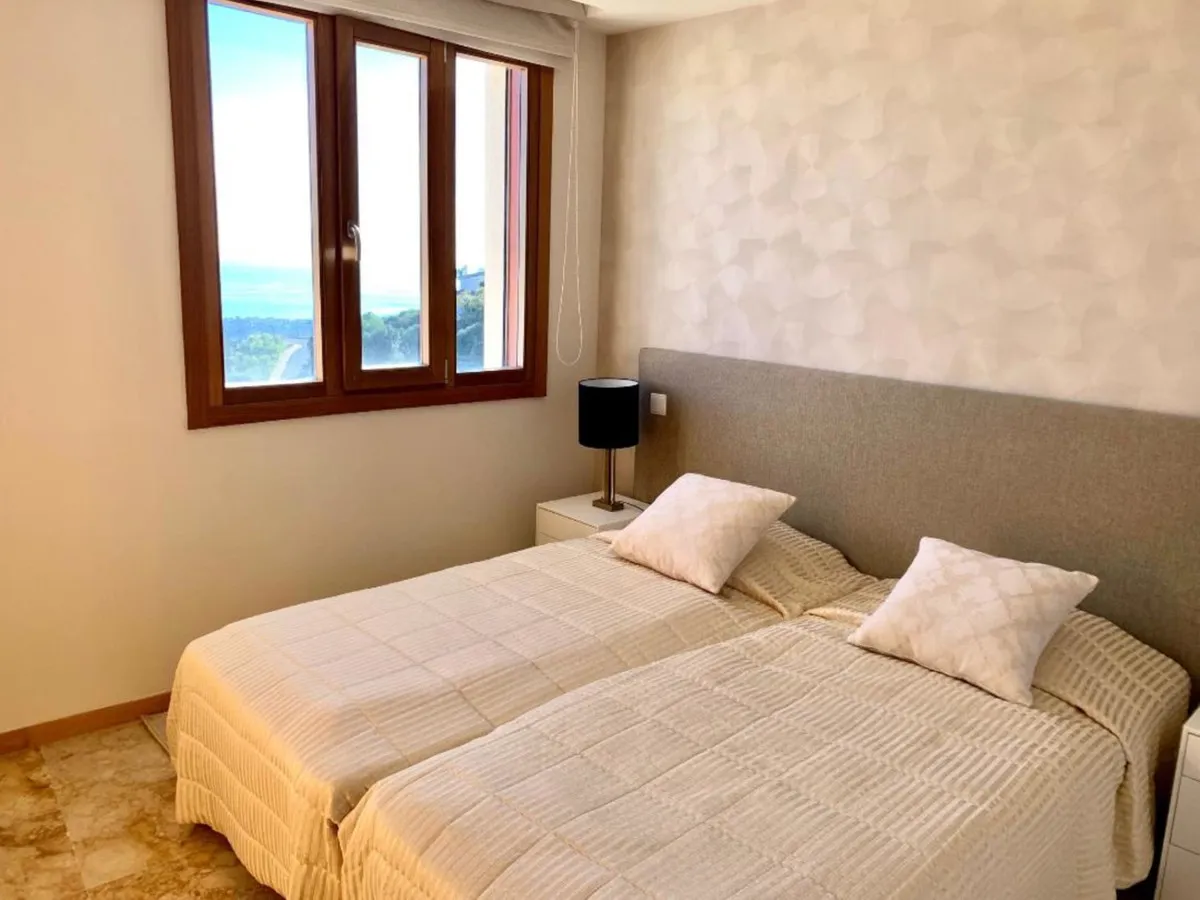 f8434961-1a4e-4152-8505-064eb4e5ff01