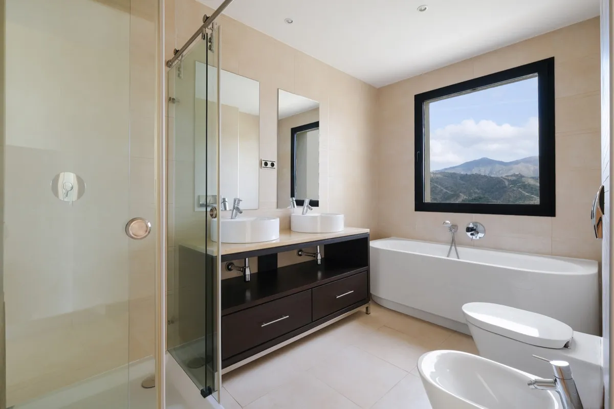 cbef200b-3b61-46ed-ade1-39e6e2657944