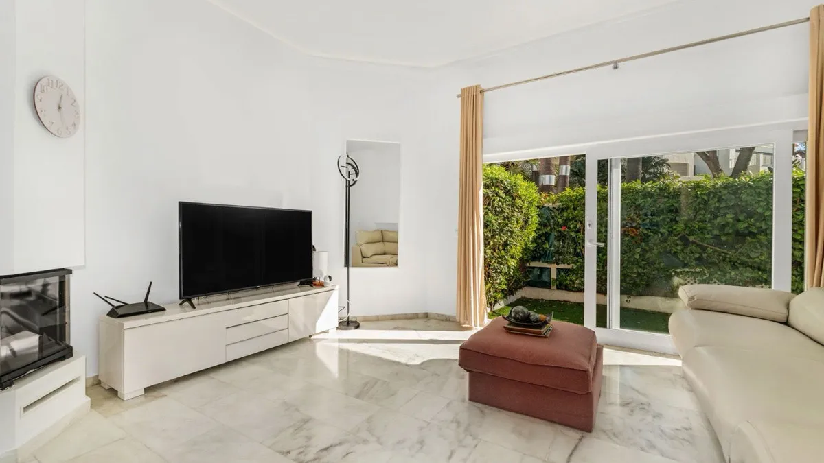 117e29c4-2879-46f6-b753-145a6c0118f7