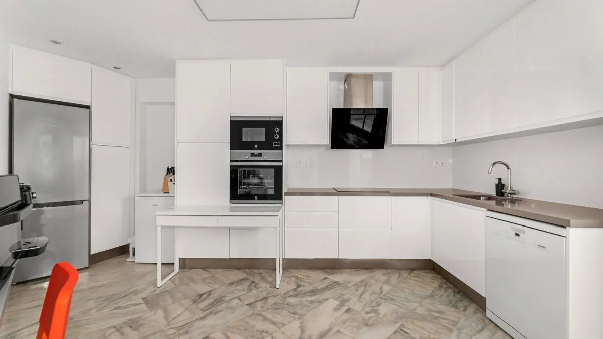 4b123de3-6950-496f-84c3-5630e2f25f8c