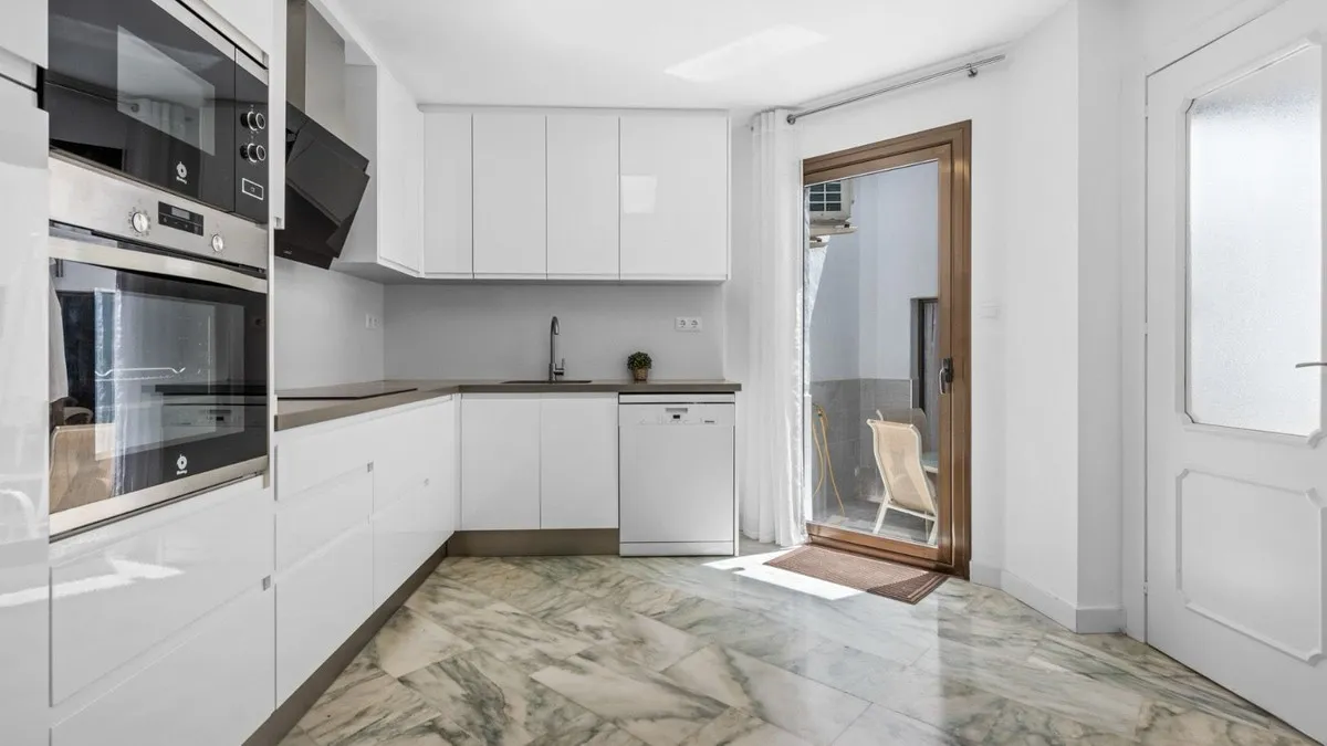 e0e0d4fe-05d2-4f69-b12a-3a1dc06b11fe