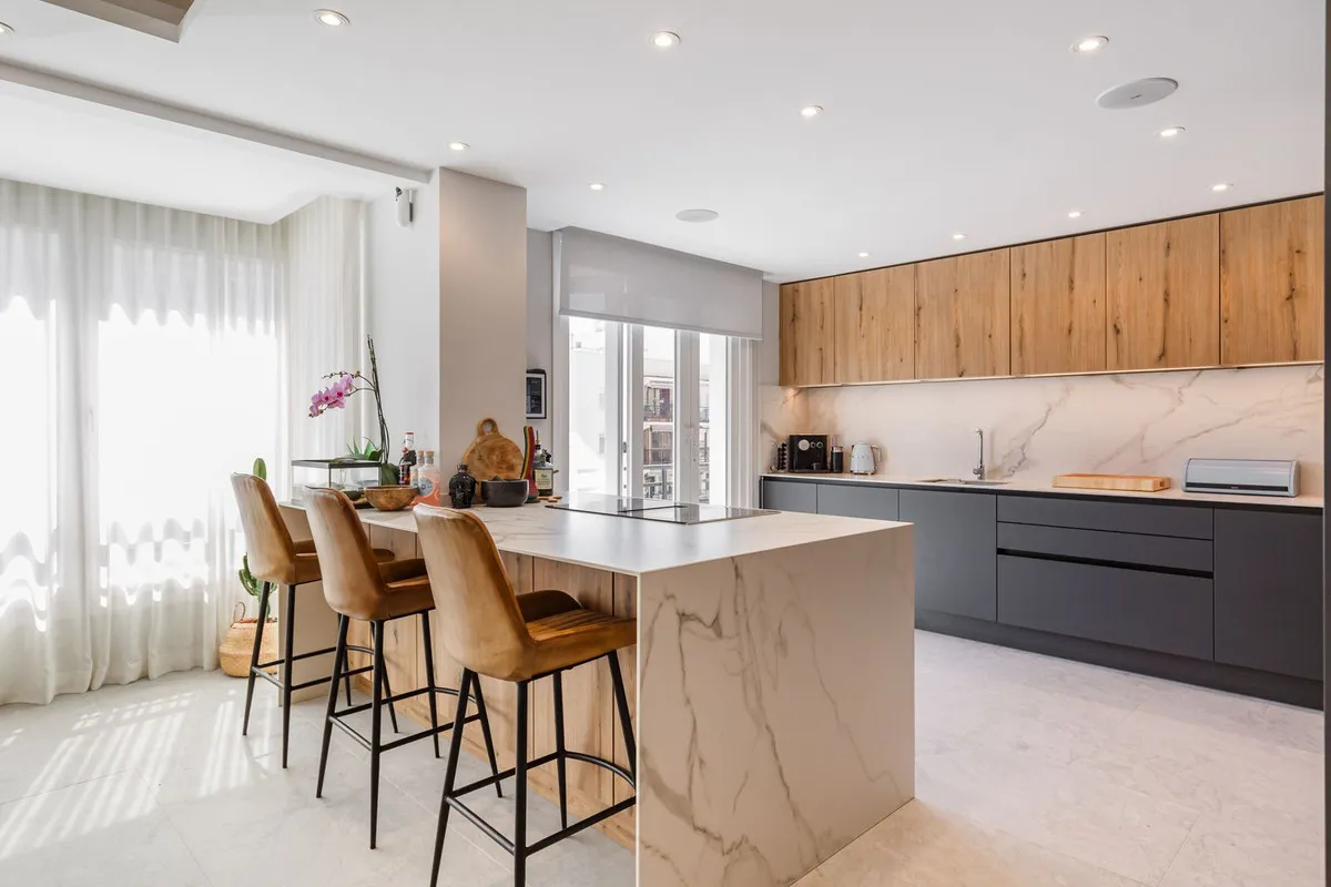 ff5b6b66-165e-4836-bc75-45a956eb6fa4