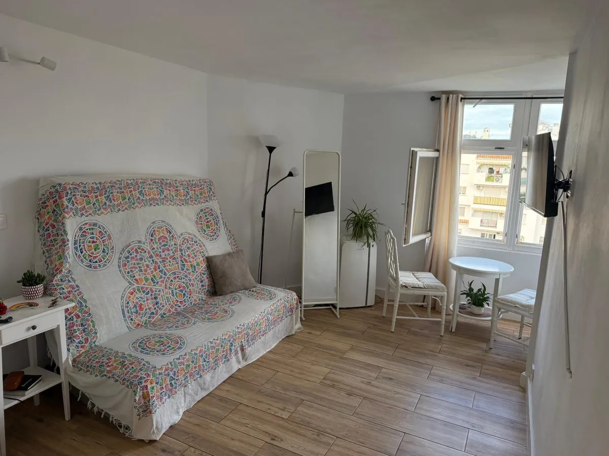 b788d04b-fe23-407c-a244-72f0d8e122b2