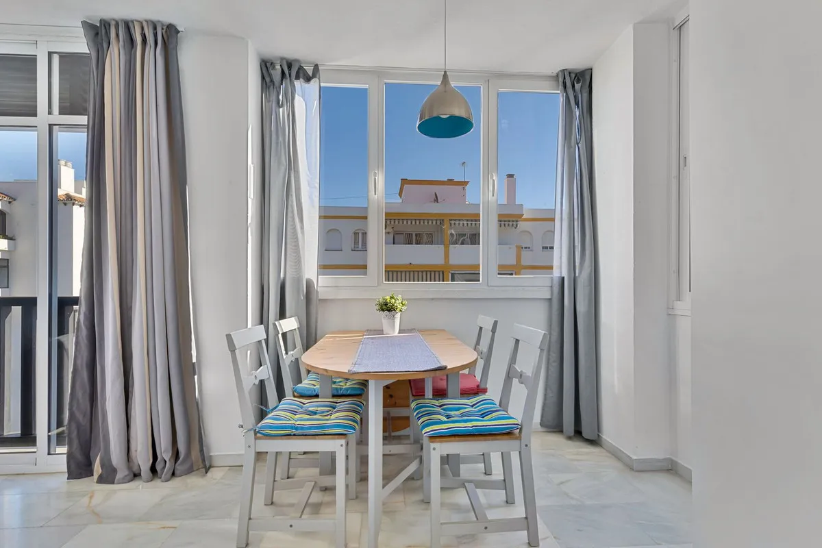 22e08f47-4812-4adb-b1b6-3b866227b383