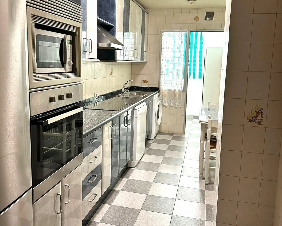 9da8530b-cee1-46fe-b0f1-31d0ffee7bcd