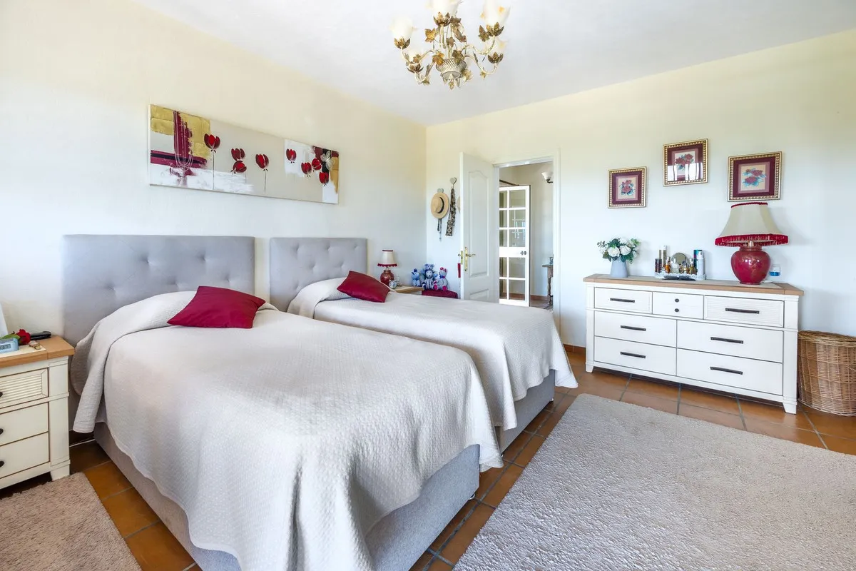 92cb78ee-07ec-40b6-9278-e50fa7826f20