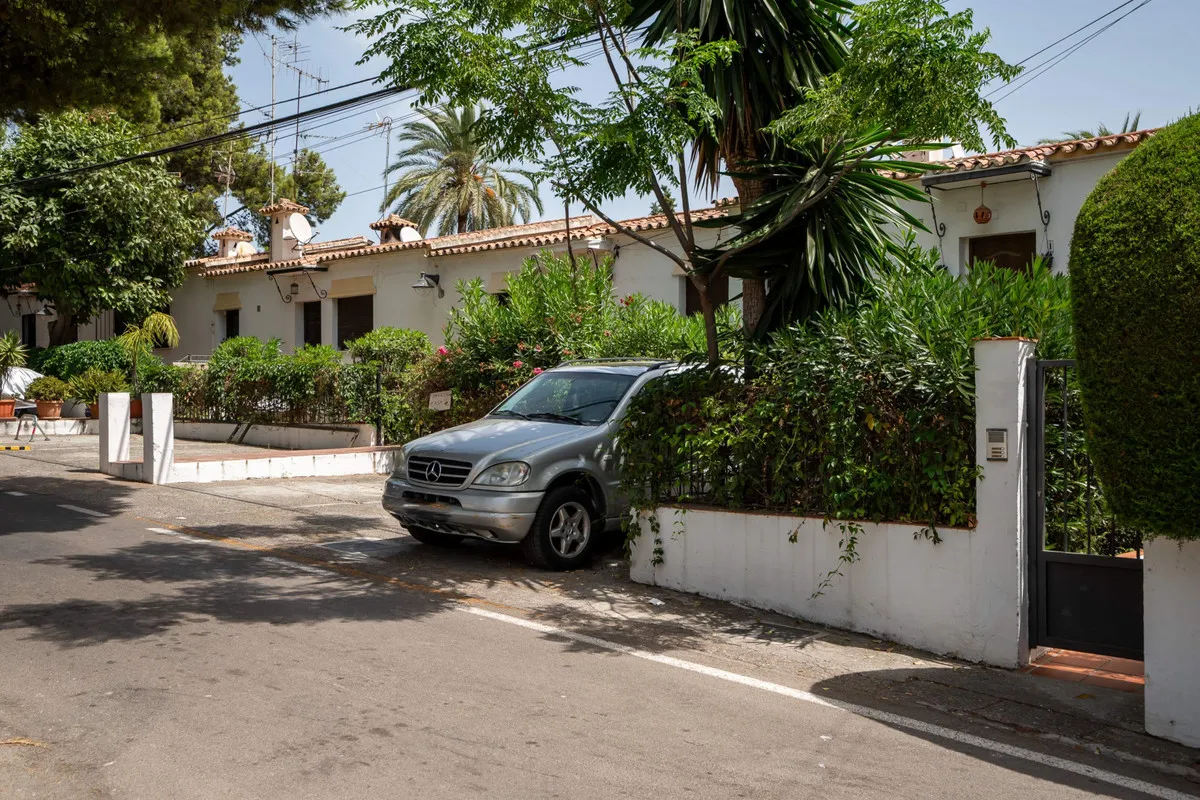 2f44cc35-83b1-4817-b401-9b693ba334ec