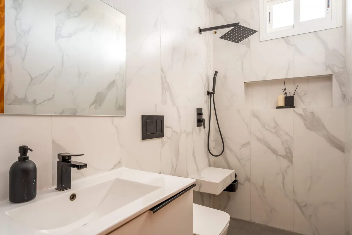 a2fb3db0-1c18-4100-b741-4d2caa9ef0e8