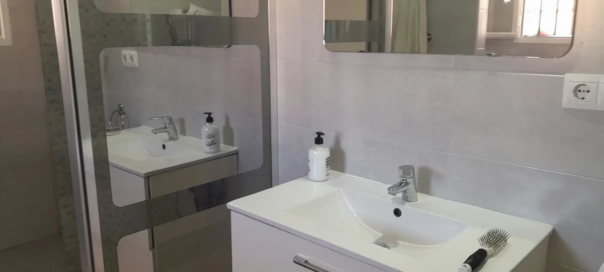 e1d2c173-f939-4fe0-8c92-e360be2c790d