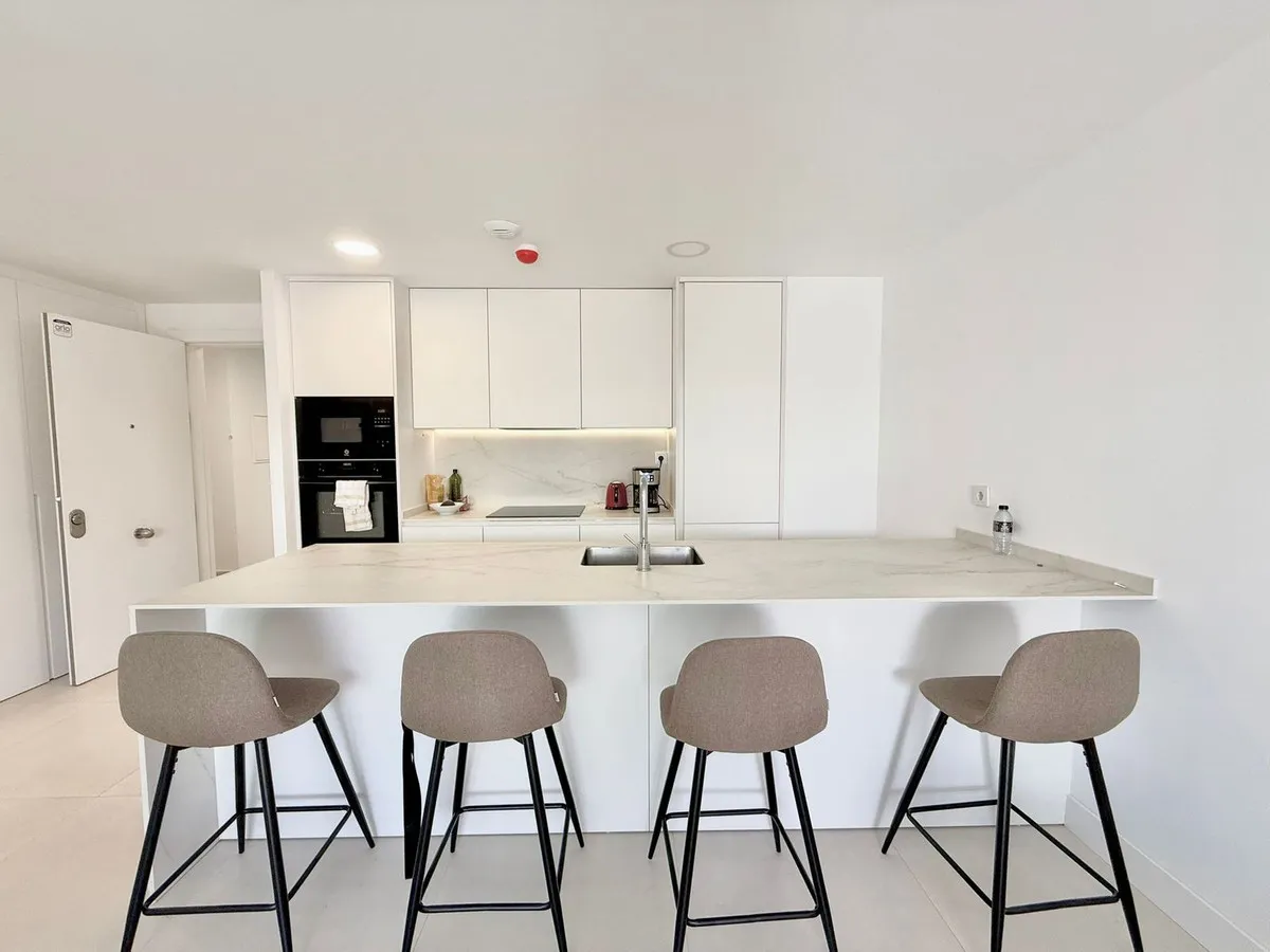 c1aa06ff-3a06-4da1-8c9f-c151ecf06c16