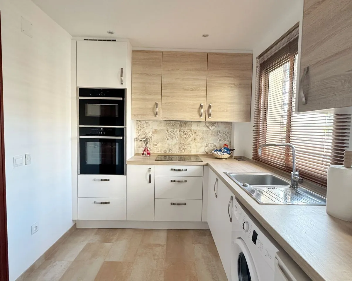 b1ca1fc0-660a-42e2-ac23-9426fff8e2c7