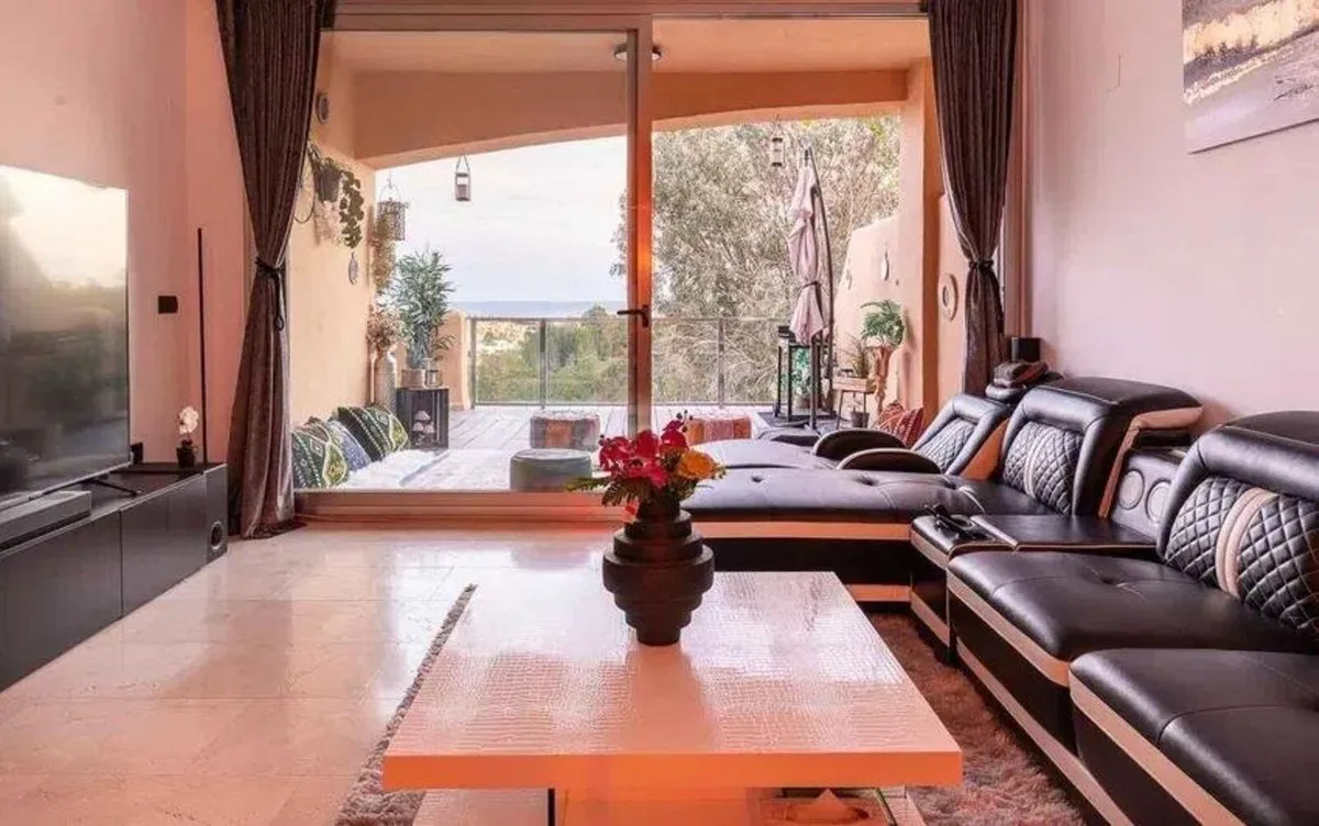 6eb14646-bee7-4f2d-9d3c-a7eede1c454b