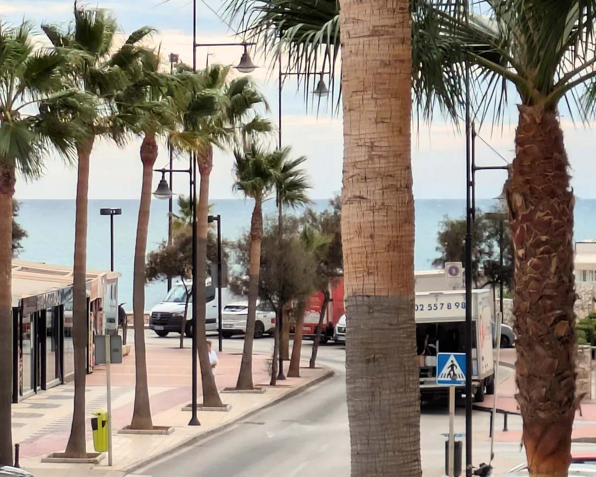 d424984b-dec8-43e7-8e9a-a8032623f214