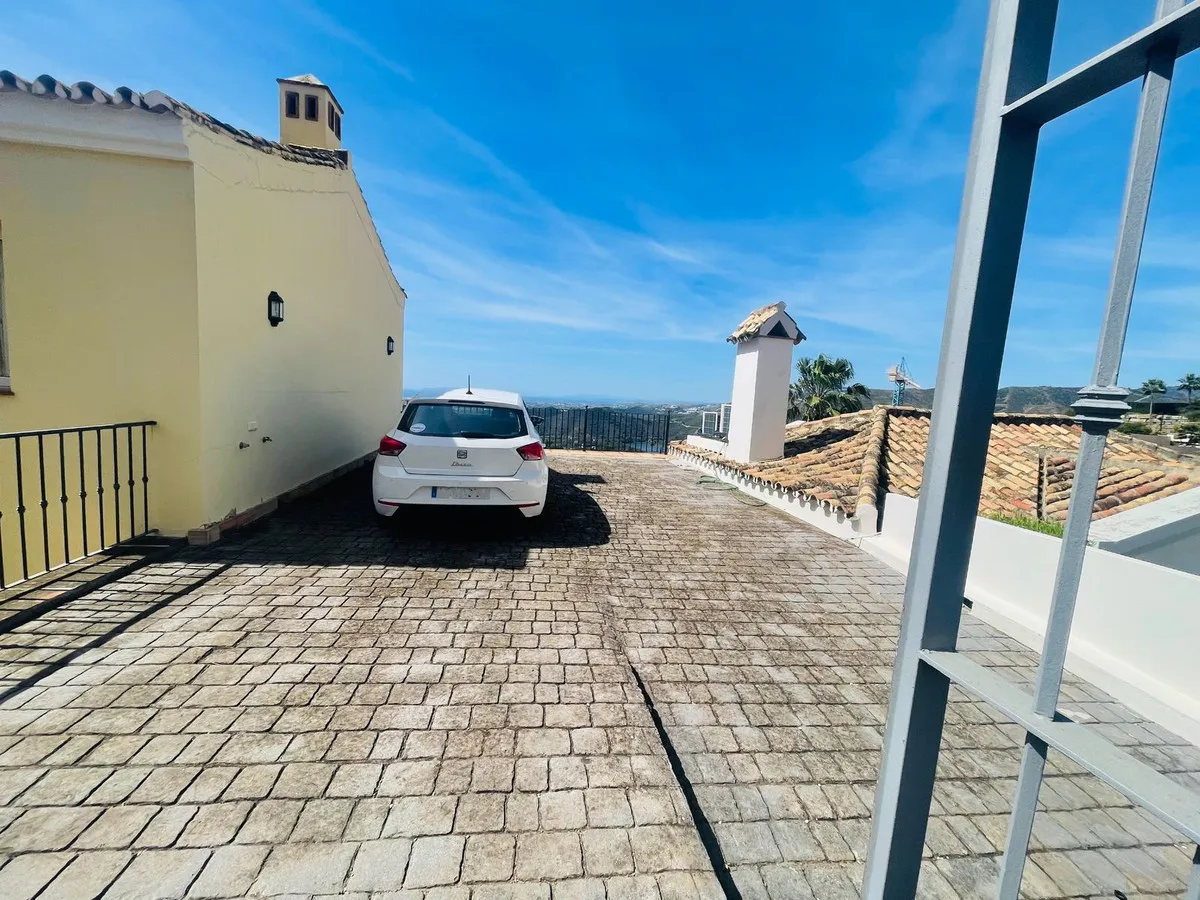 2a1c35e1-3de1-41f9-9311-54f60f90a376