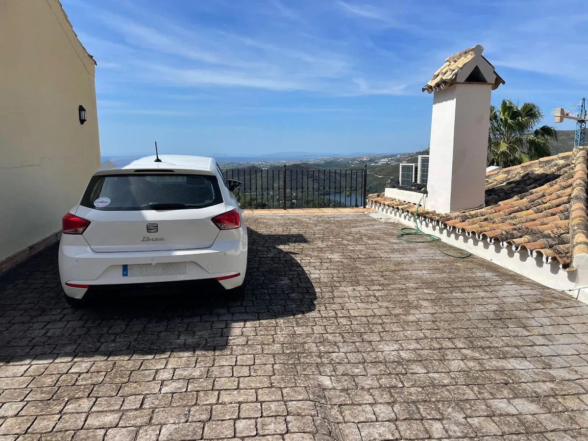 b3e344bb-fd64-47e8-b48a-0650253a588e