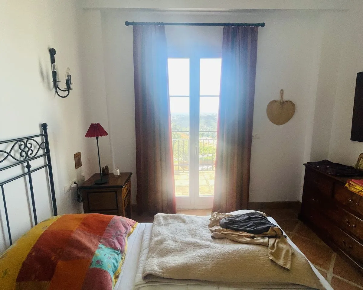 c1811e9c-7a79-43da-af74-2c4385d8e02f