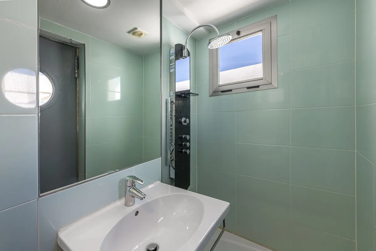 1c644d80-ca79-482f-8639-98b62324dc2c