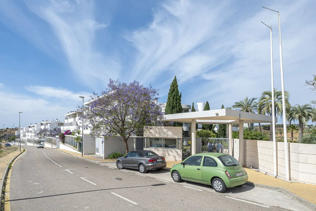 256ef68a-8b8b-4206-a405-9544e0af6b9f