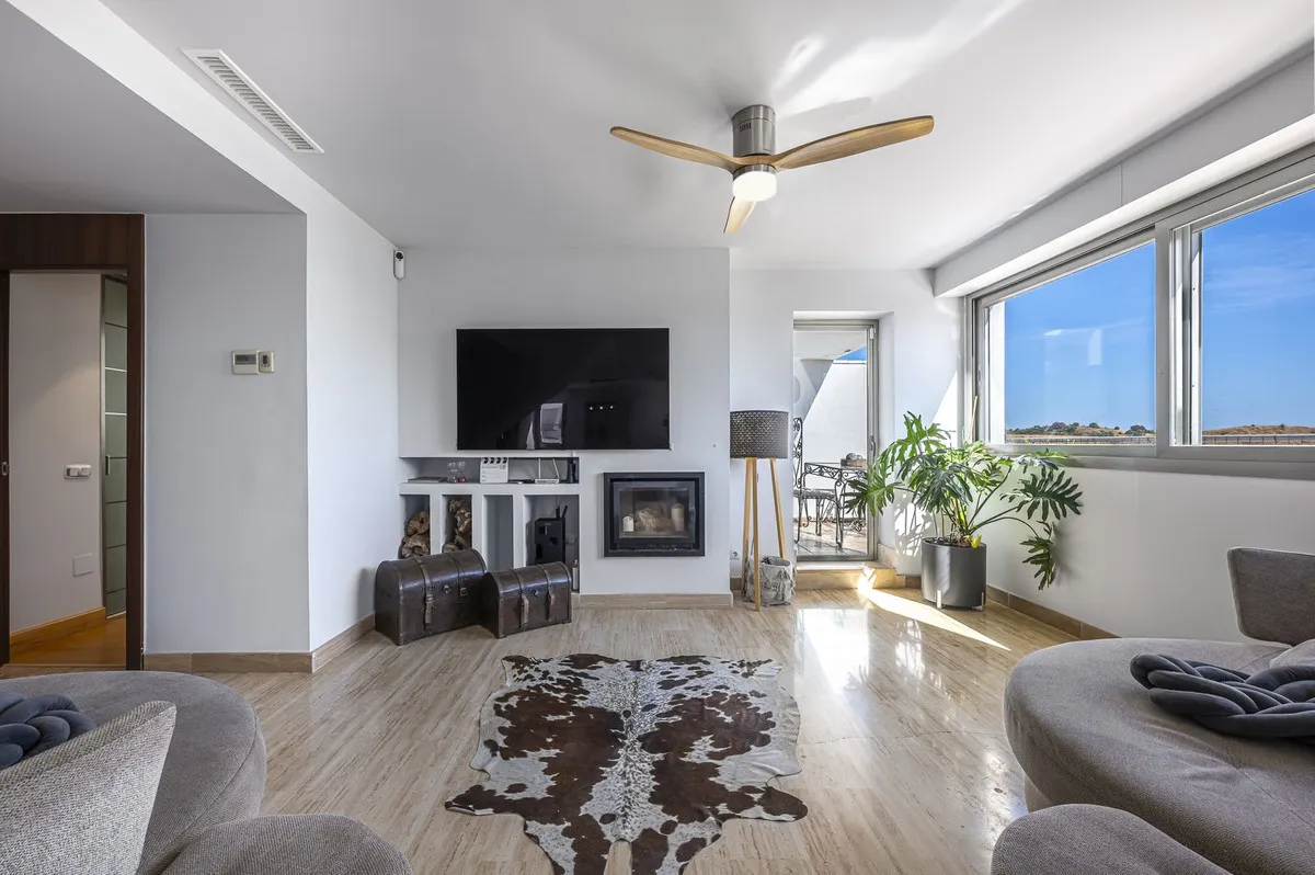 598ee59b-e348-49d4-bc9d-061e18ffec8c