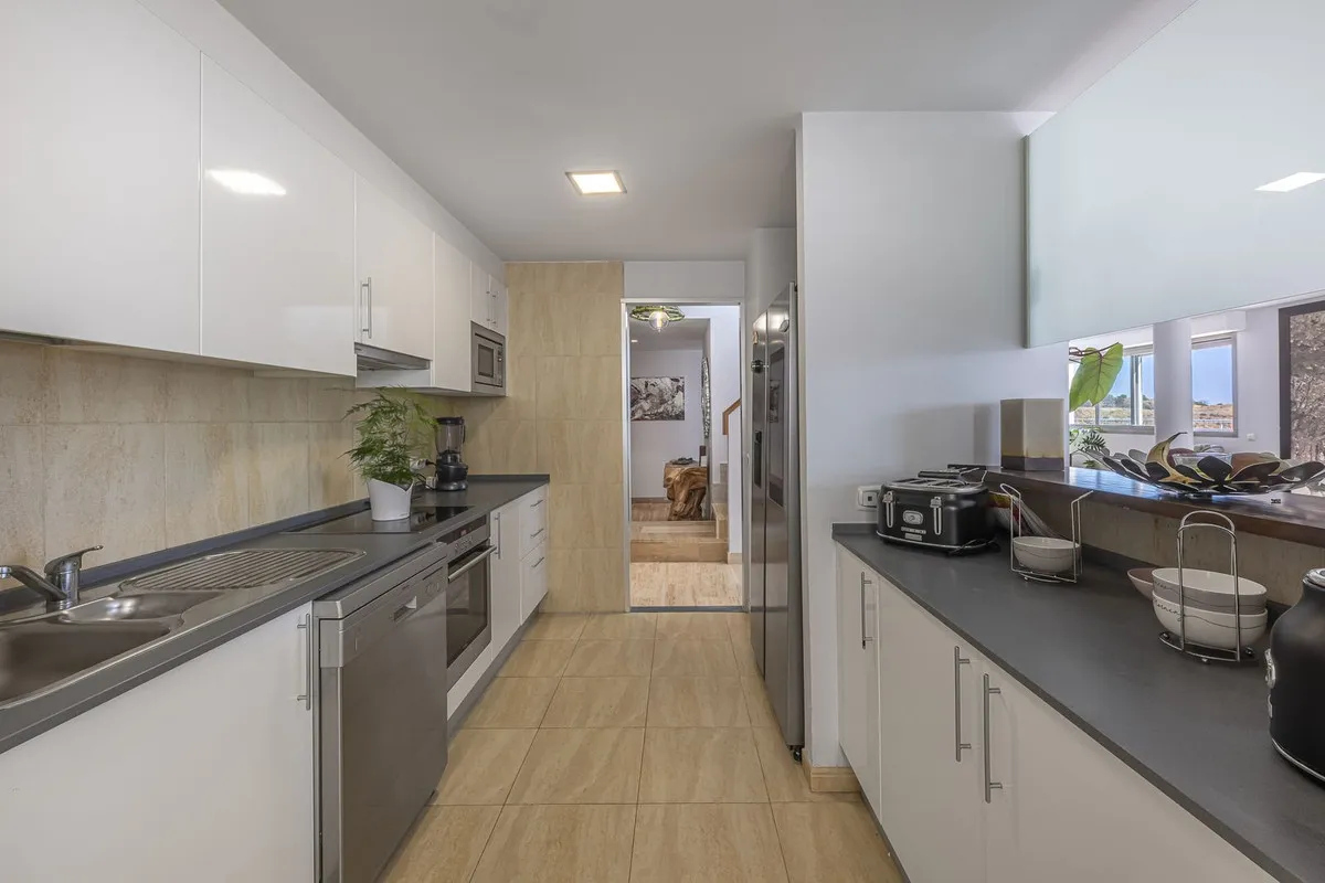 9a57d99f-498c-4974-a7a7-72078ed86fb8