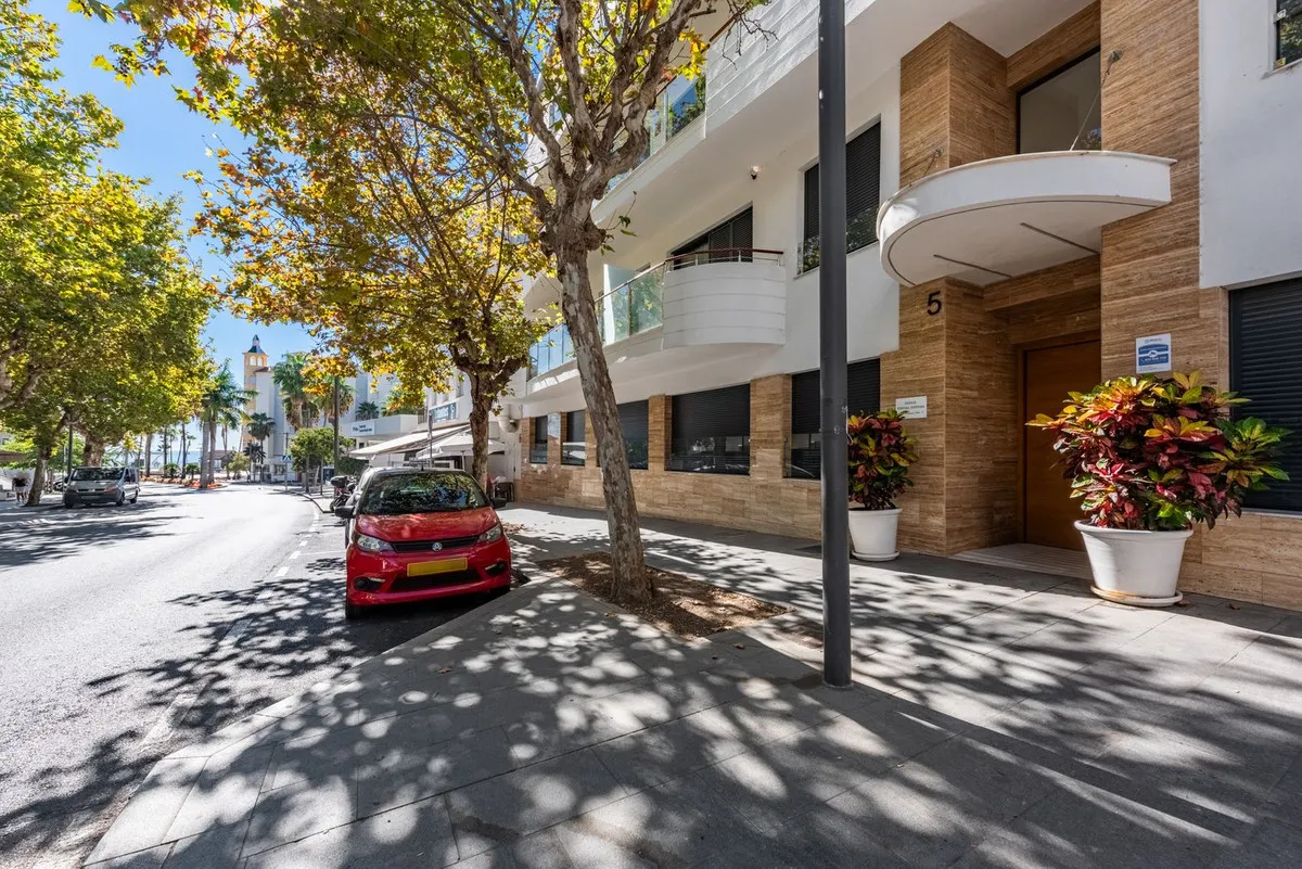 e360272b-c83b-4bba-8a3f-4f5a71f0aa72