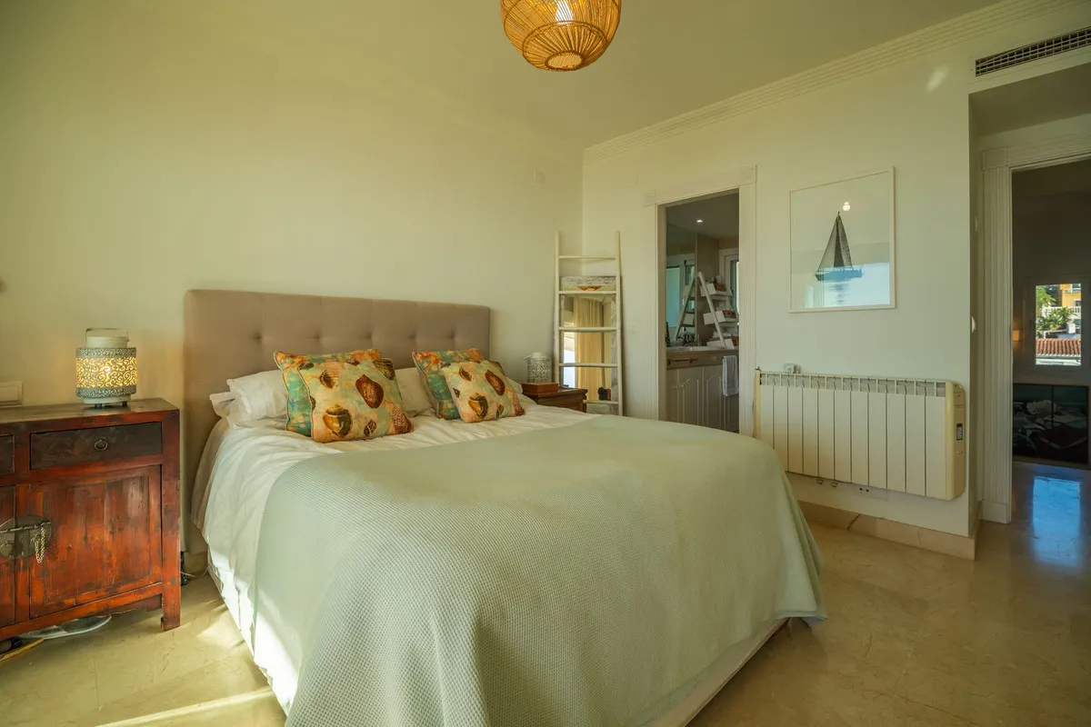 b04ee7db-5e57-40aa-9d02-dc2f8b6f6dd8